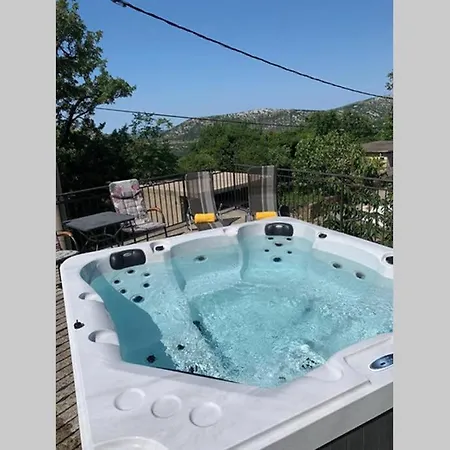 Nona Villa *